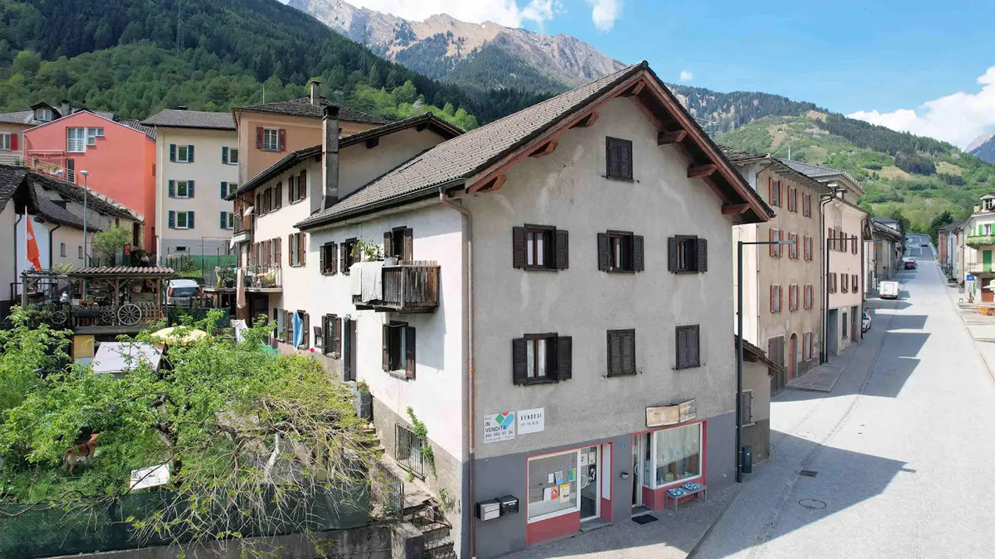 Residential building for sale - 6563 Mesocco