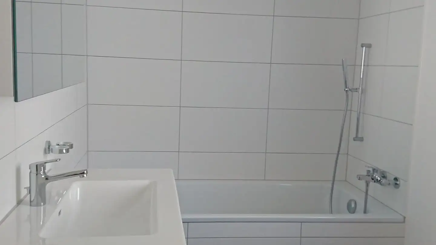 Appartement à louer - Rachholtern 66m, 3617 Fahrni b. Thun - Photo 2