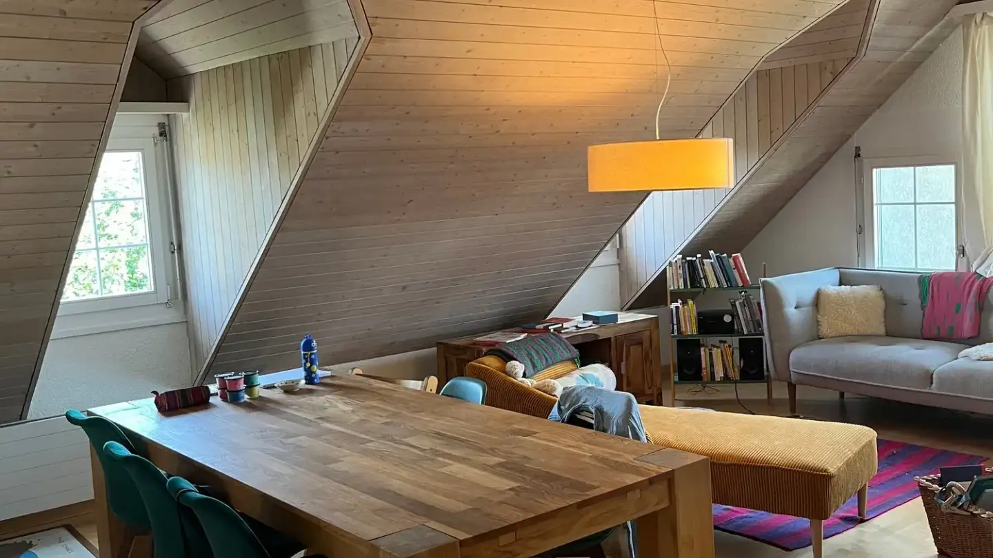 Dachgeschosswohnung mieten - Rifferswilerstrasse 4, 8915 Hausen am Albis