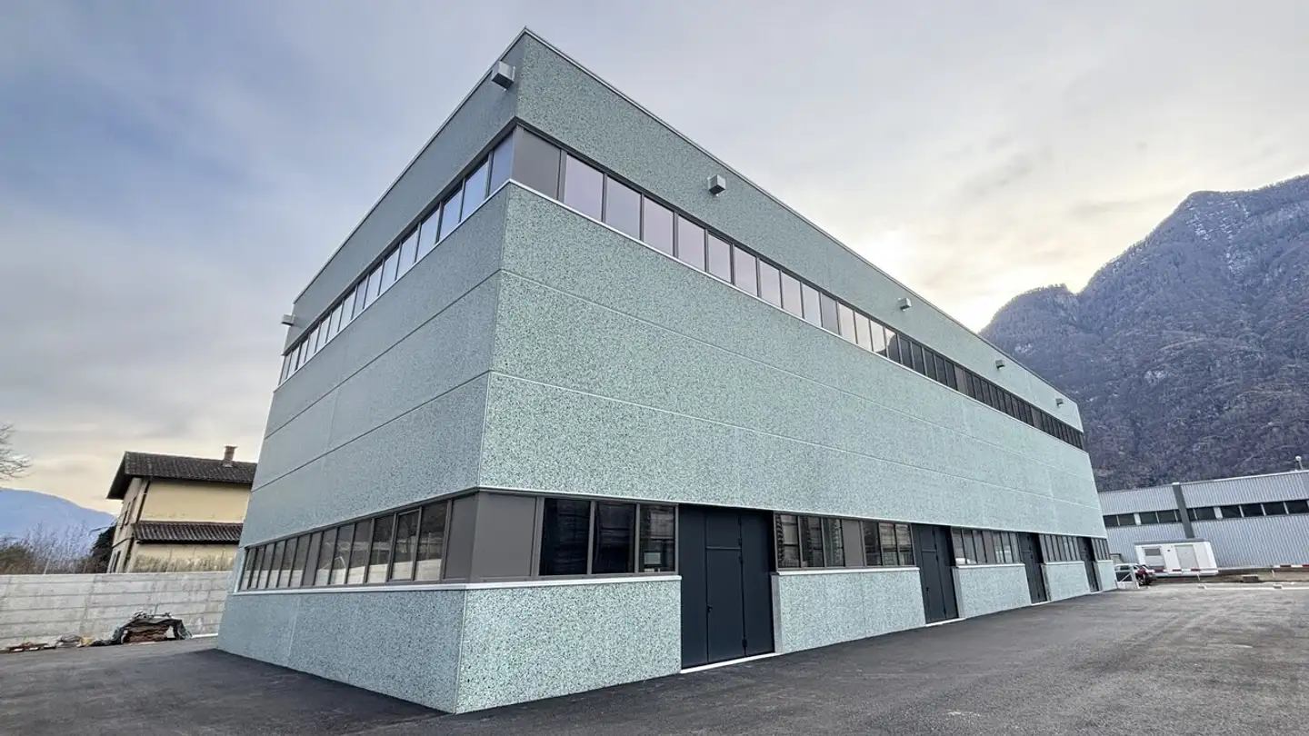 Gewerbe mieten - In Bola, 6705 Cresciano