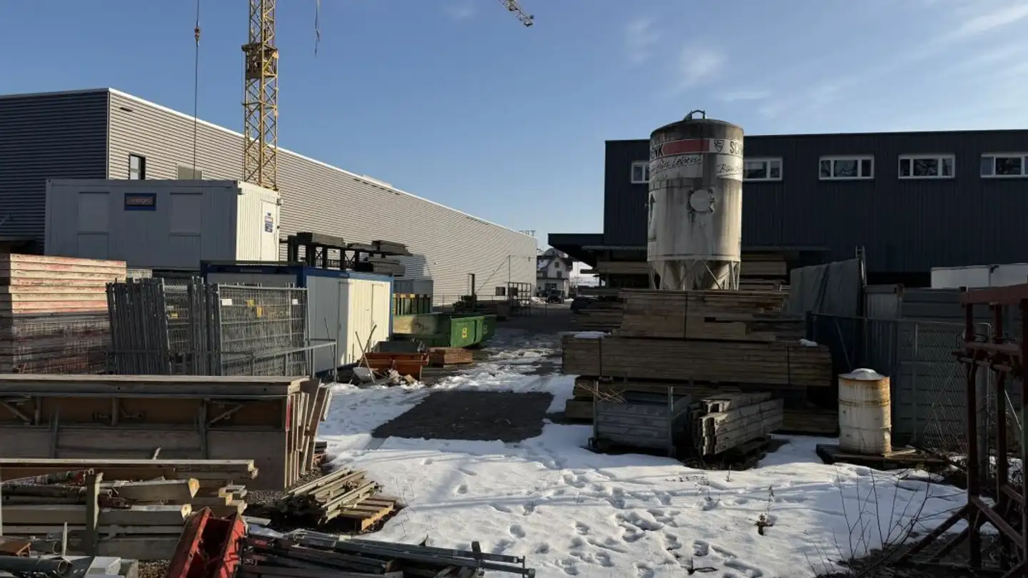 Parkplatz im Freien mieten - Neuhofstrasse 6, 8630 Rüti ZH - Foto 2