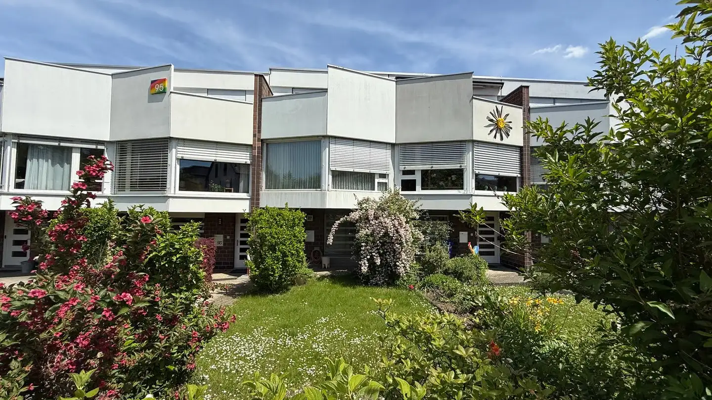 Row house for sale - 4106 Therwil