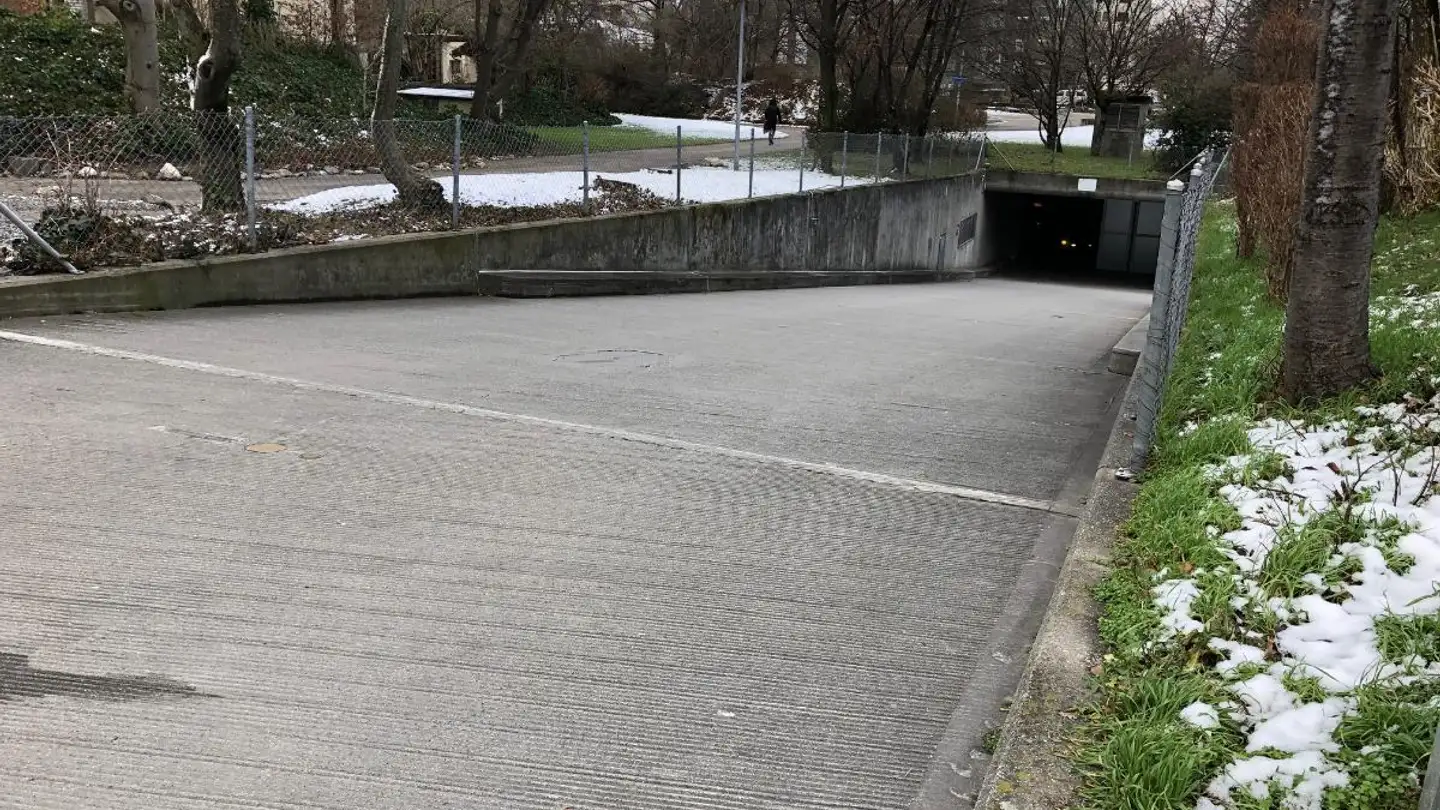 Underground parking space for rent - Kornquaderweg, 7000 Chur