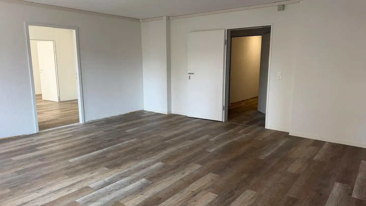 Commercial à louer - Altstetterstrasse 224, 8048 Zürich