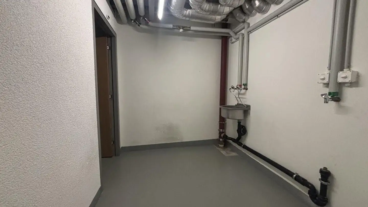 Storage space for rent - Avenue Louis- Casaï 86a, 1216 Cointrin - Photo 2