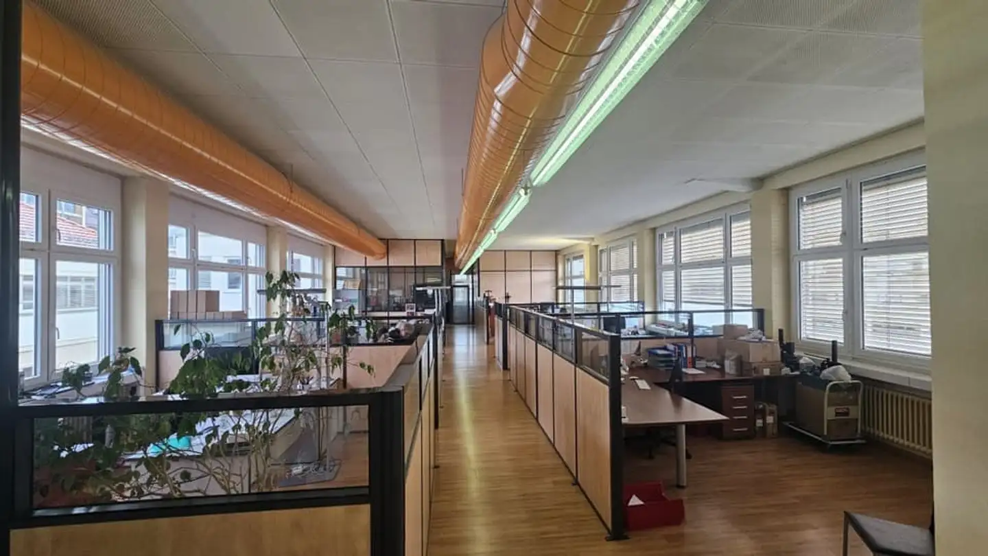 Commercial à louer - Avenue Léopold-Robert 105, 2300 La Chaux-de-Fonds