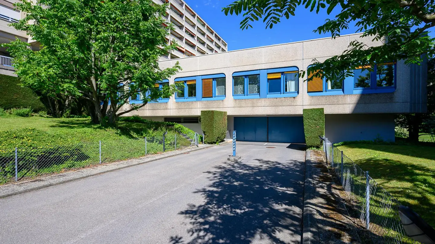 Überdachter Motorradparkplatz mieten - Avenue Du Grey, 1018 Lausanne