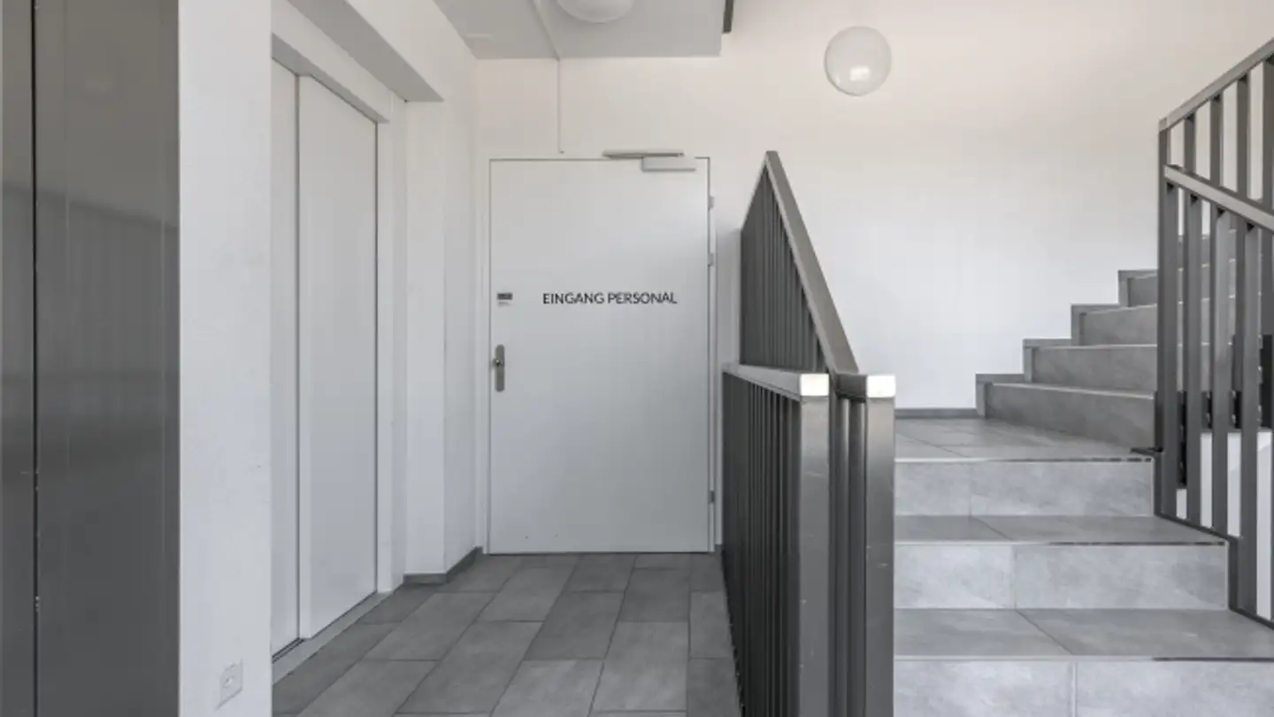 Magasin à louer - Neue Aarburgerstrasse 20, 4852 Rothrist