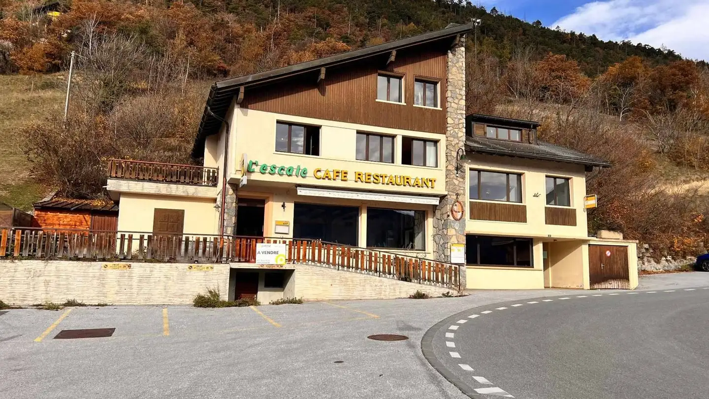 Immeuble mixte à vendre - 3978 Flanthey