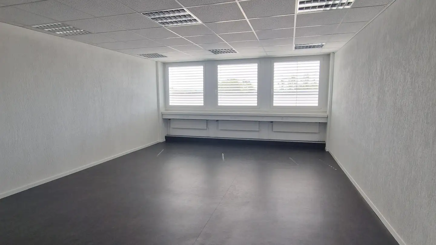 Office space for rent - Hölzliwisenstrasse 5, 8604 Volketswil - Photo 2