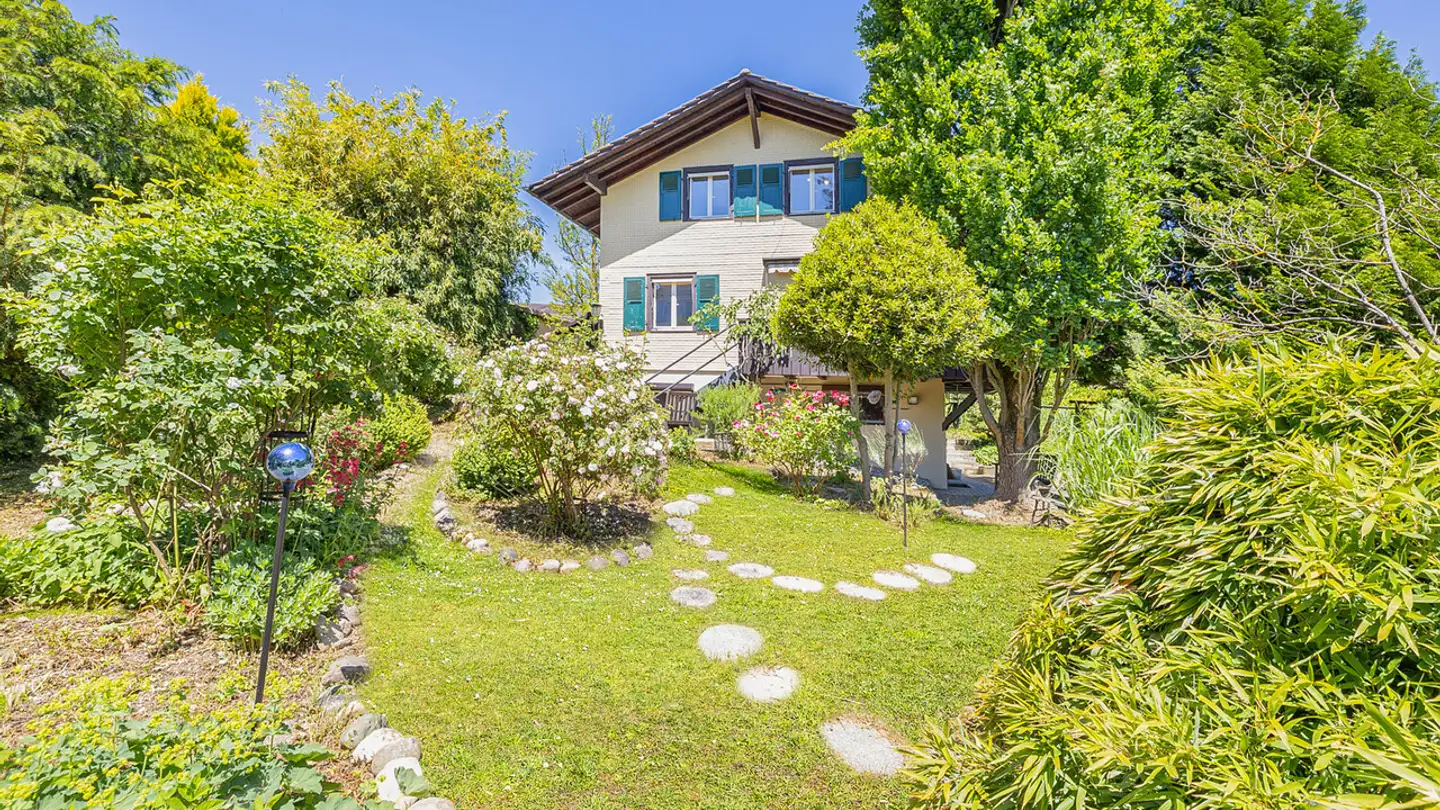 Chalet for sale - Neuwilerstrasse 15, 4104 Oberwil BL