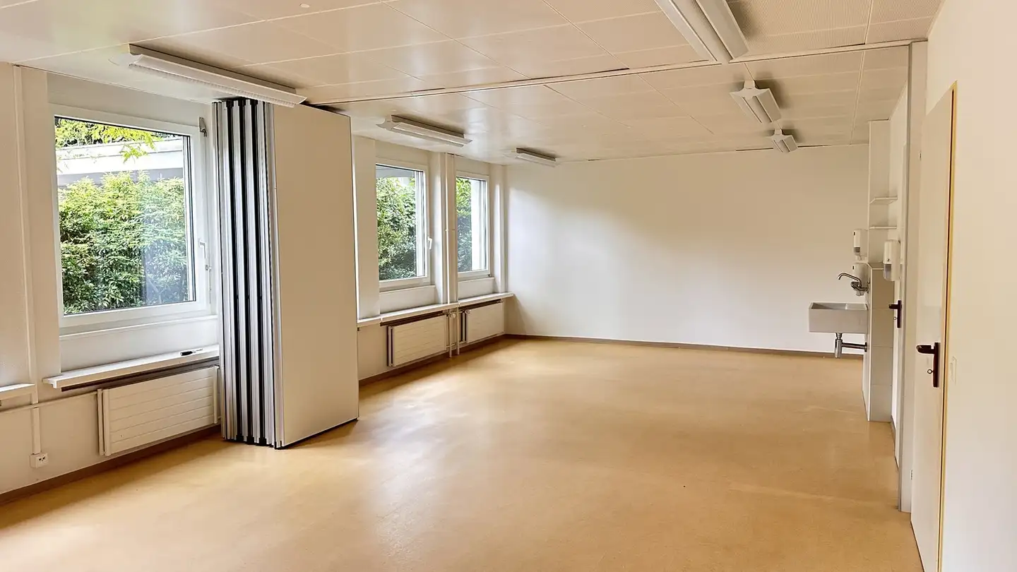 Commercial à louer - Geissacher 8, 8126 Zumikon