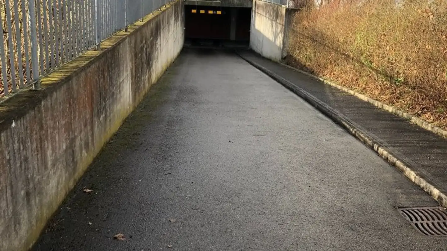 Place de parking souterraine à louer - 5036 Oberentfelden - Photo 2