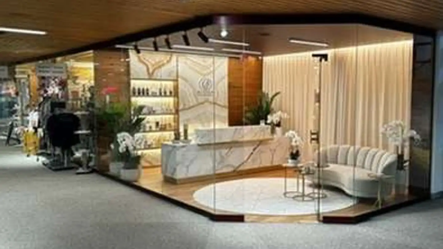 Commerciale in affitto - 7500 St. Moritz