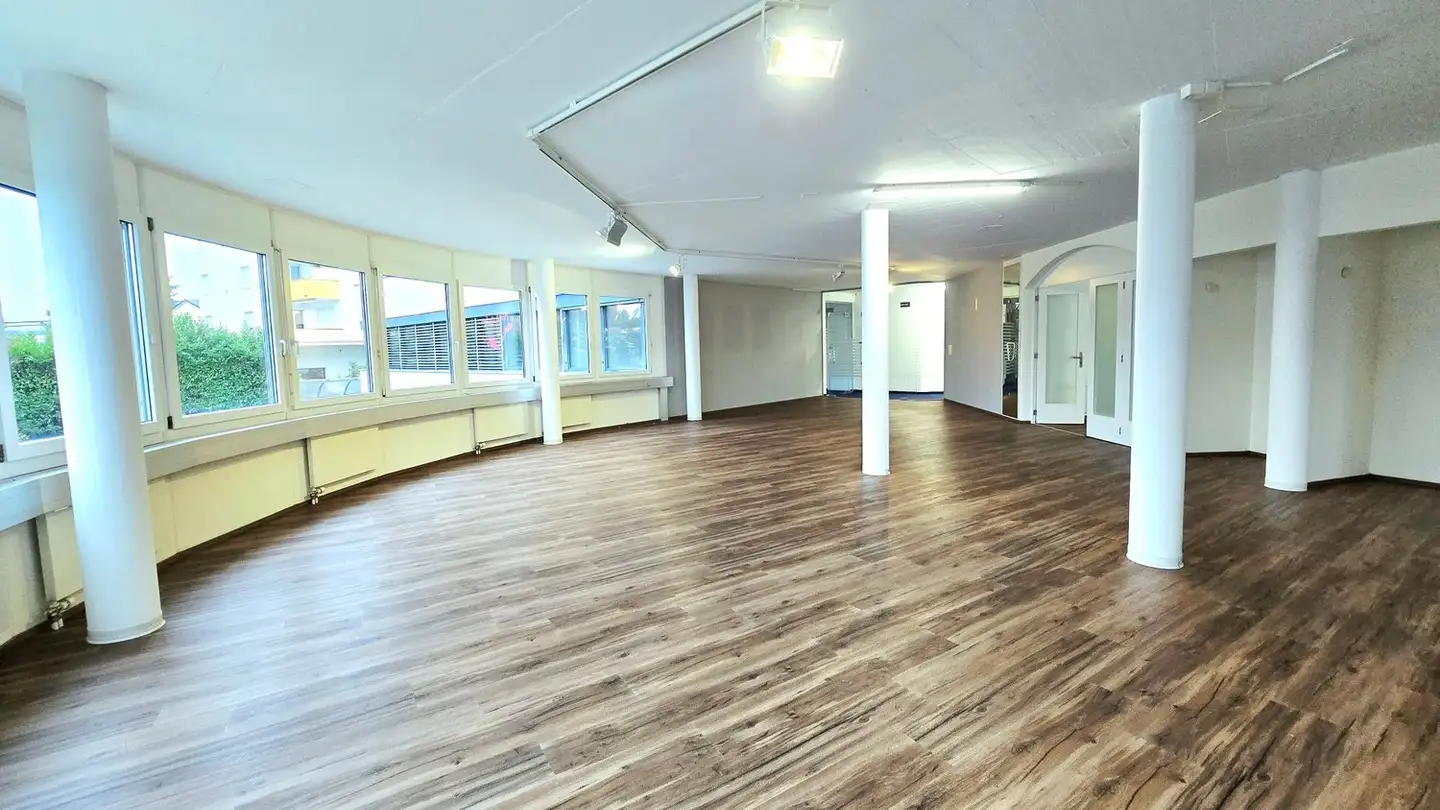 Commercial à louer - Bahnstrasse 8, 8603 Schwerzenbach - Photo 2