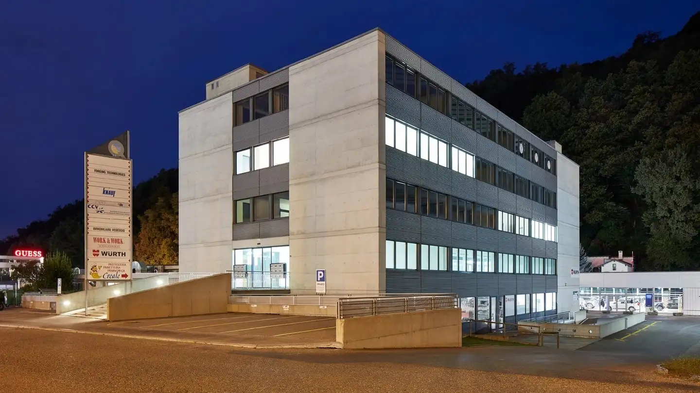 Bureau à louer - Via Cantonale 2a, 6928 Manno