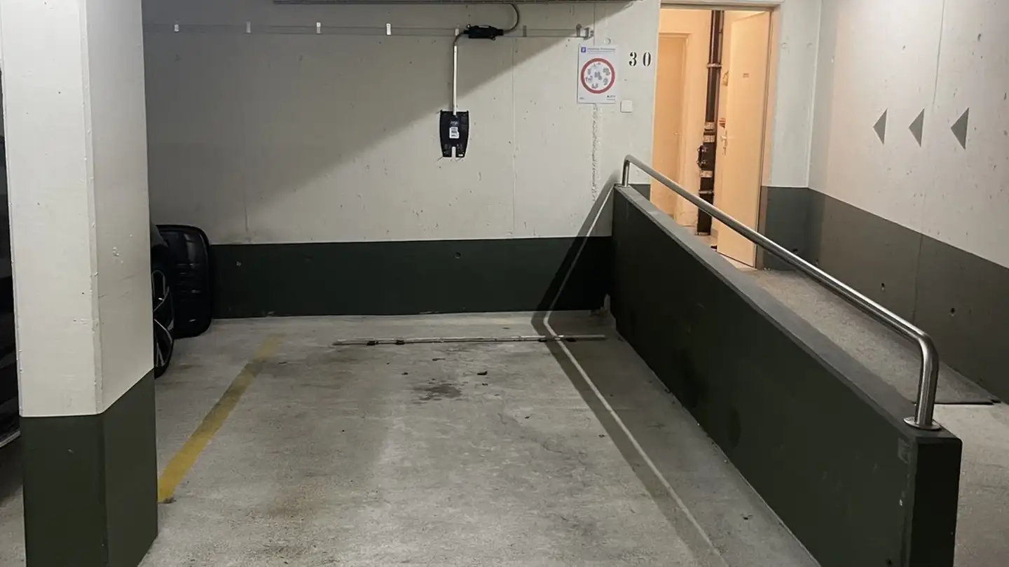 Outdoor parking space for rent - Chemin Porchat 30, 1004 Lausanne