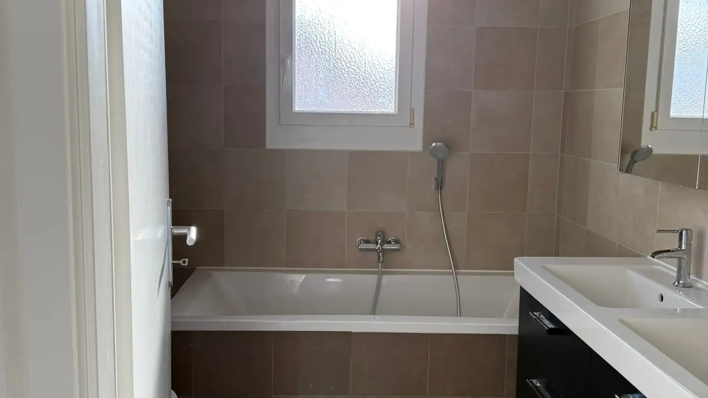 Appartement à louer - Chemin De La Maison Jean 2, 1801 Le Mont-Pèlerin - Photo 3