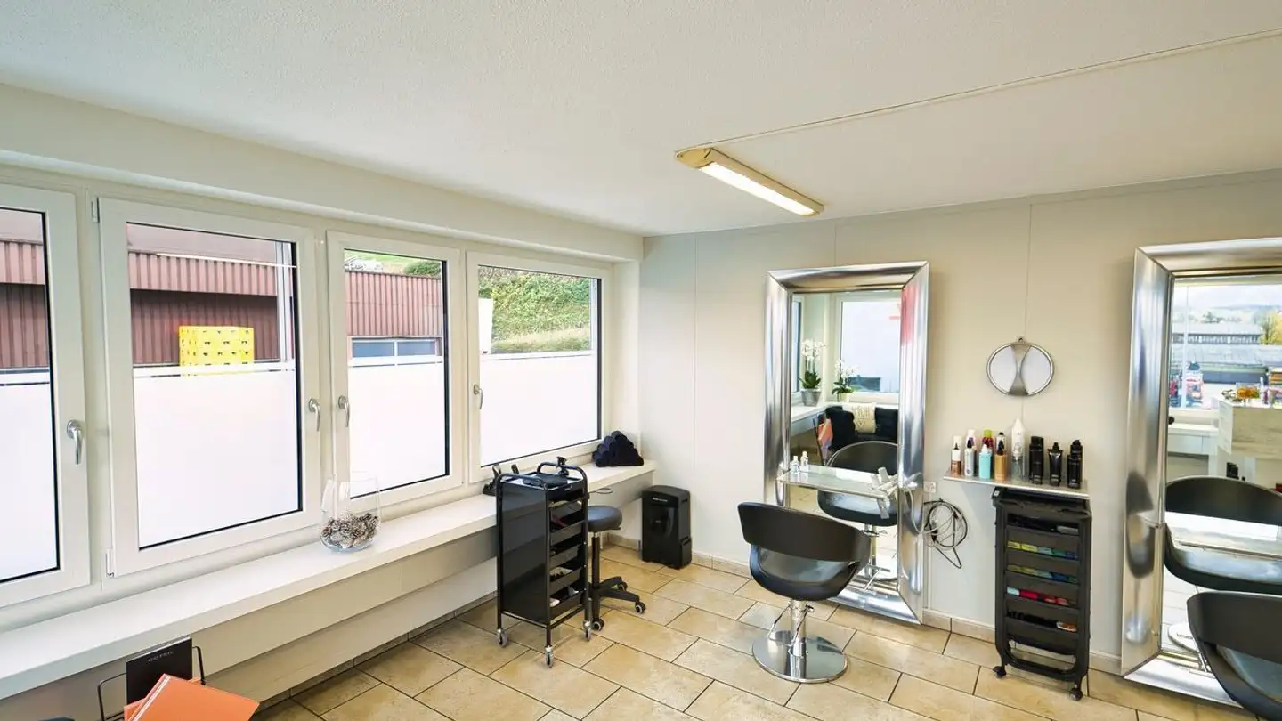 Gewerbe mieten - Isenrietstrasse 17, 8617 Mönchaltorf