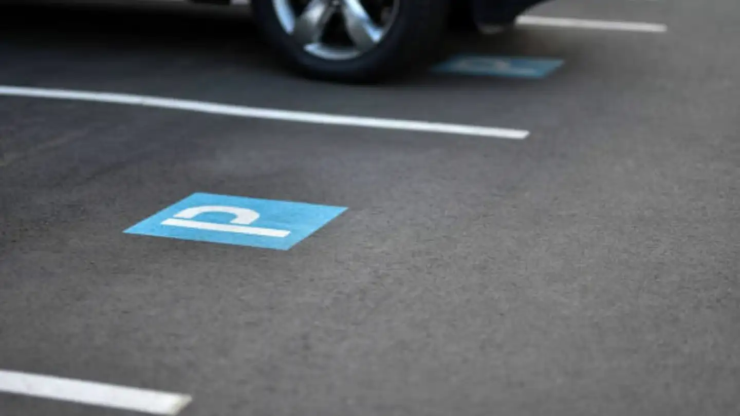 Place de parking extérieure à louer - Engelhardstrasse 84a, 3280 Murten