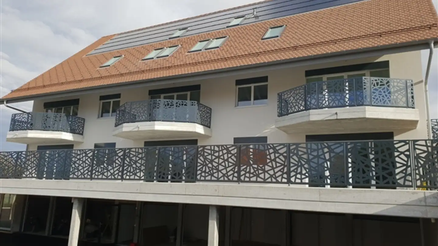 Outdoor parking space for rent - 1041 Bottens