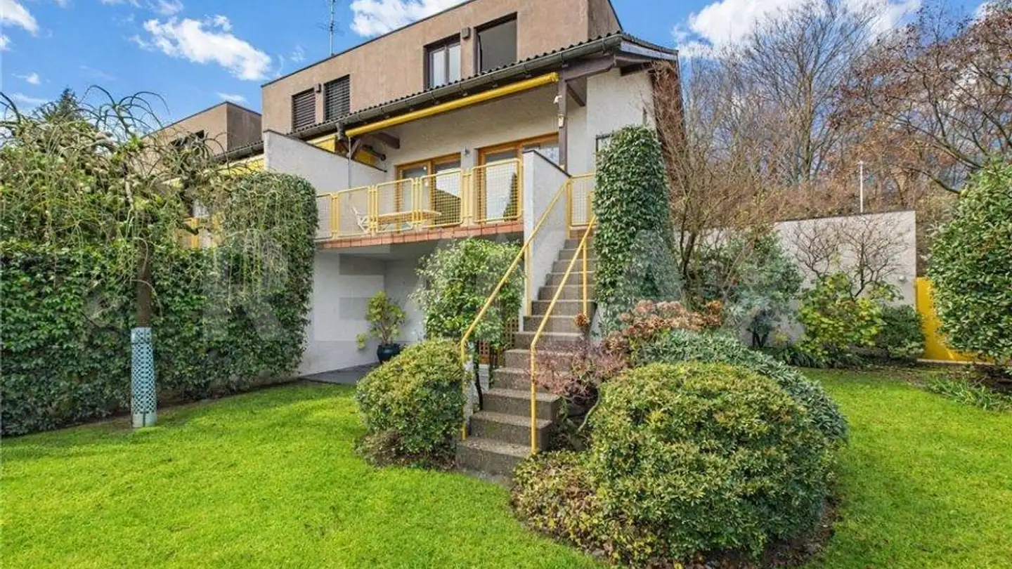 Stepped house for sale - 6914 Carona