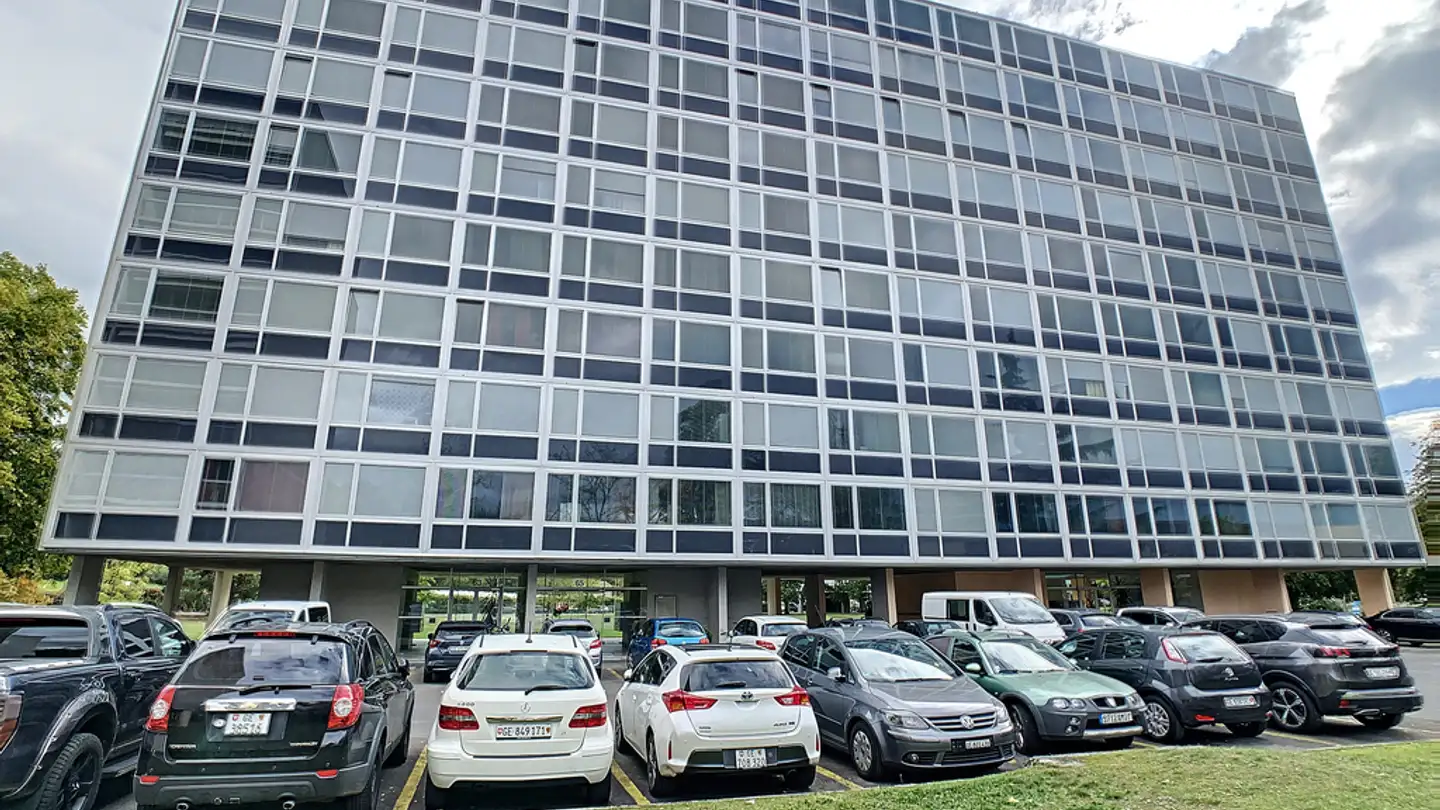 Place de parking souterraine à louer - Avenue De Mategnin 63, 1217 Meyrin