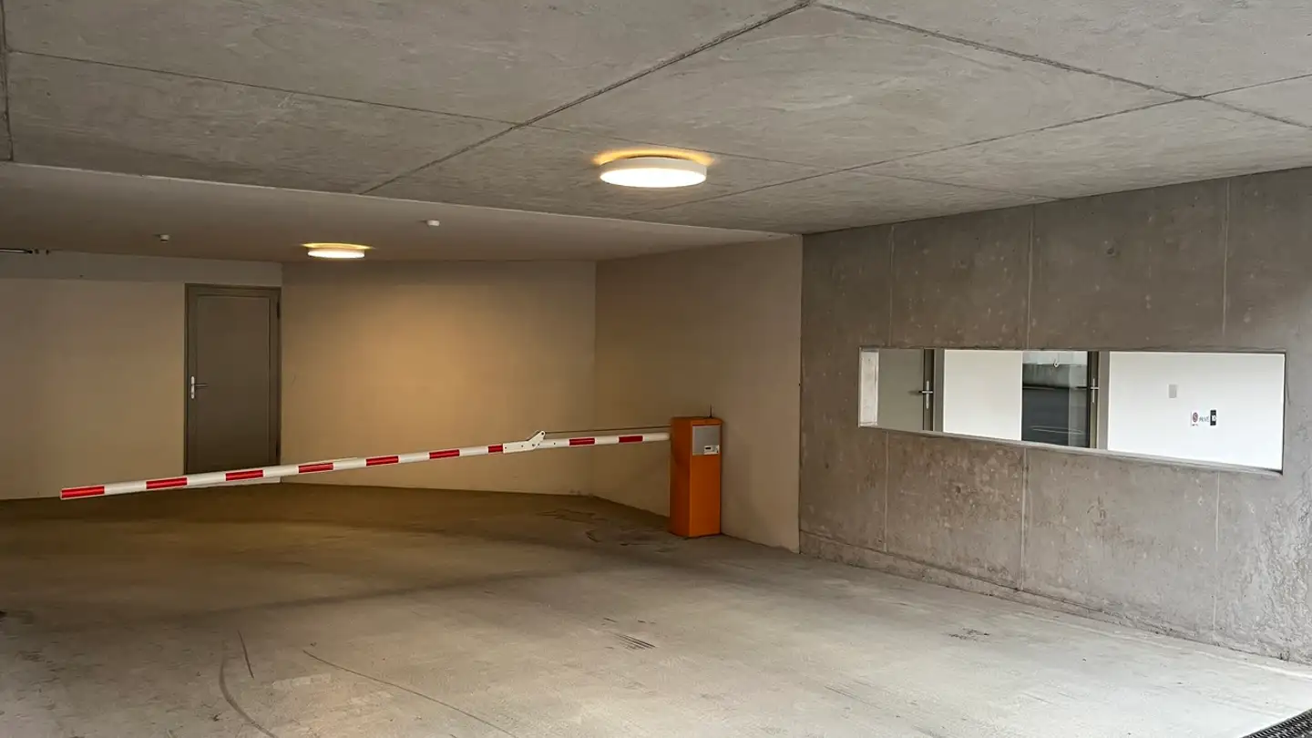 Underground parking space for rent - Avenue Du Rothorn, 3960 Sierre - Photo 4