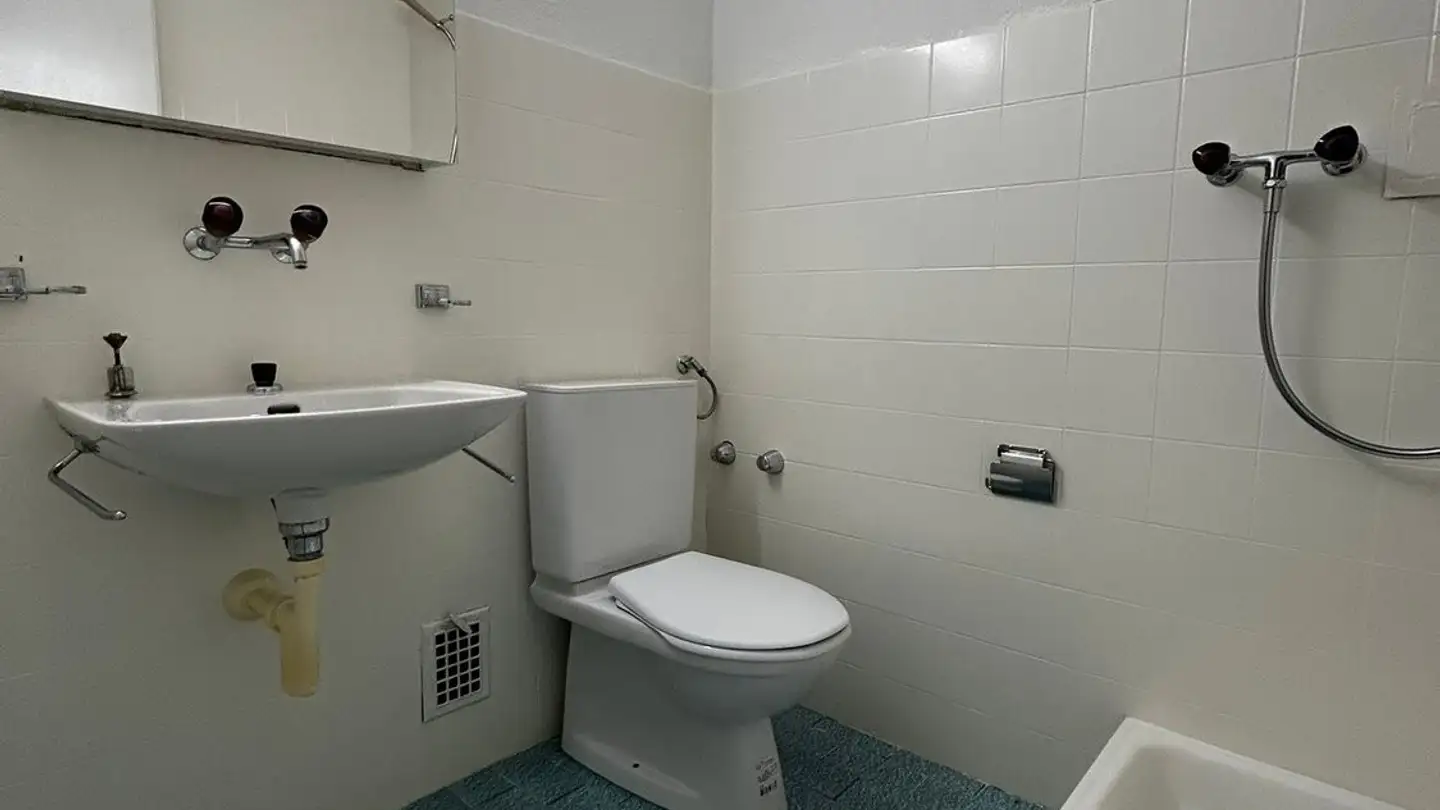 Studio for rent - Crêt-Des-Fleurs / Blumenrain 51, 2503 Biel/Bienne - Photo 4