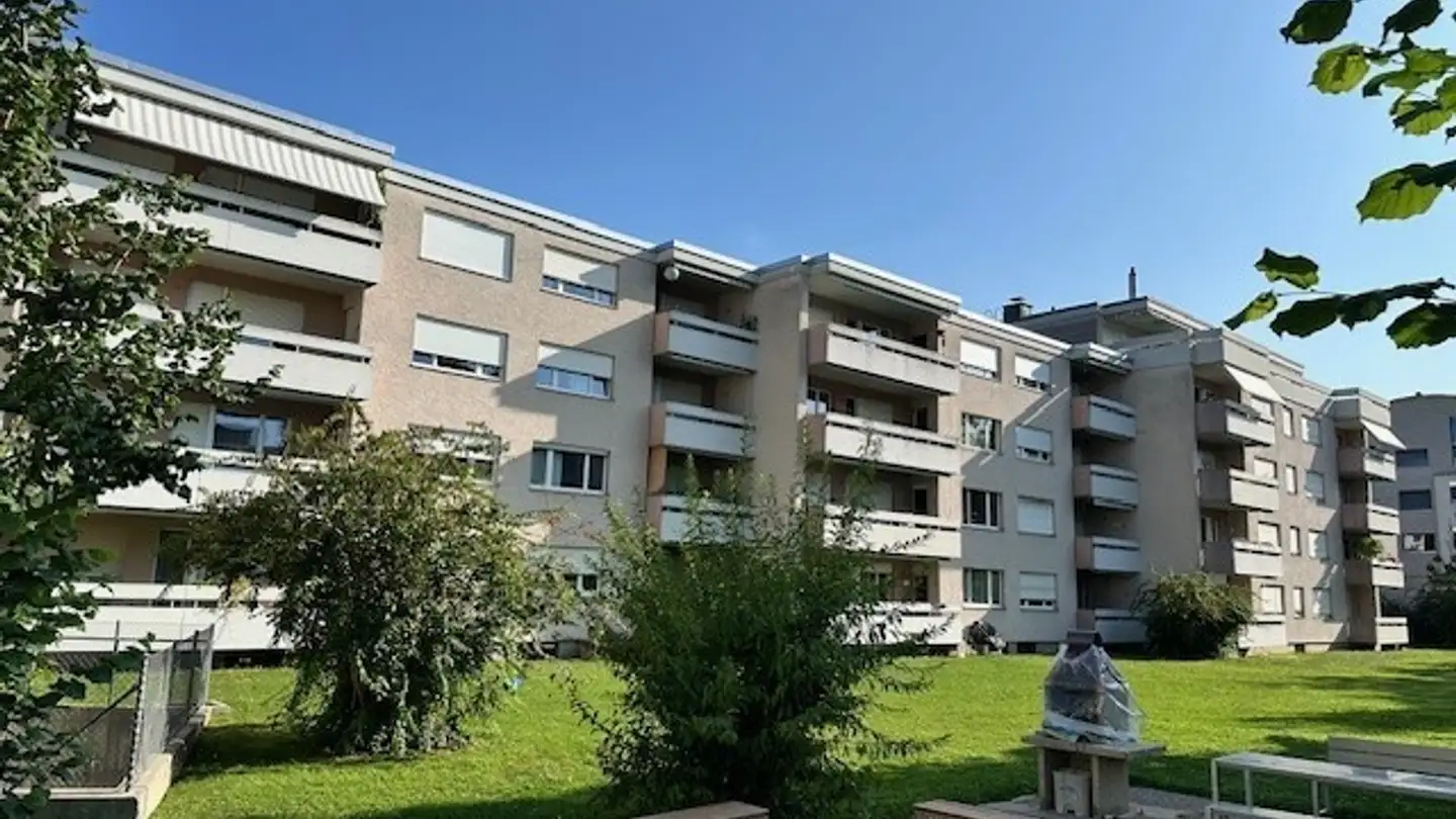 Place de parking extérieure à louer - Heugatterstrasse 15, 8600 Dübendorf