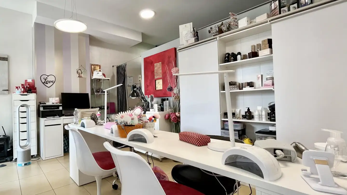 Mixed-use building for sale - 6900 Massagno