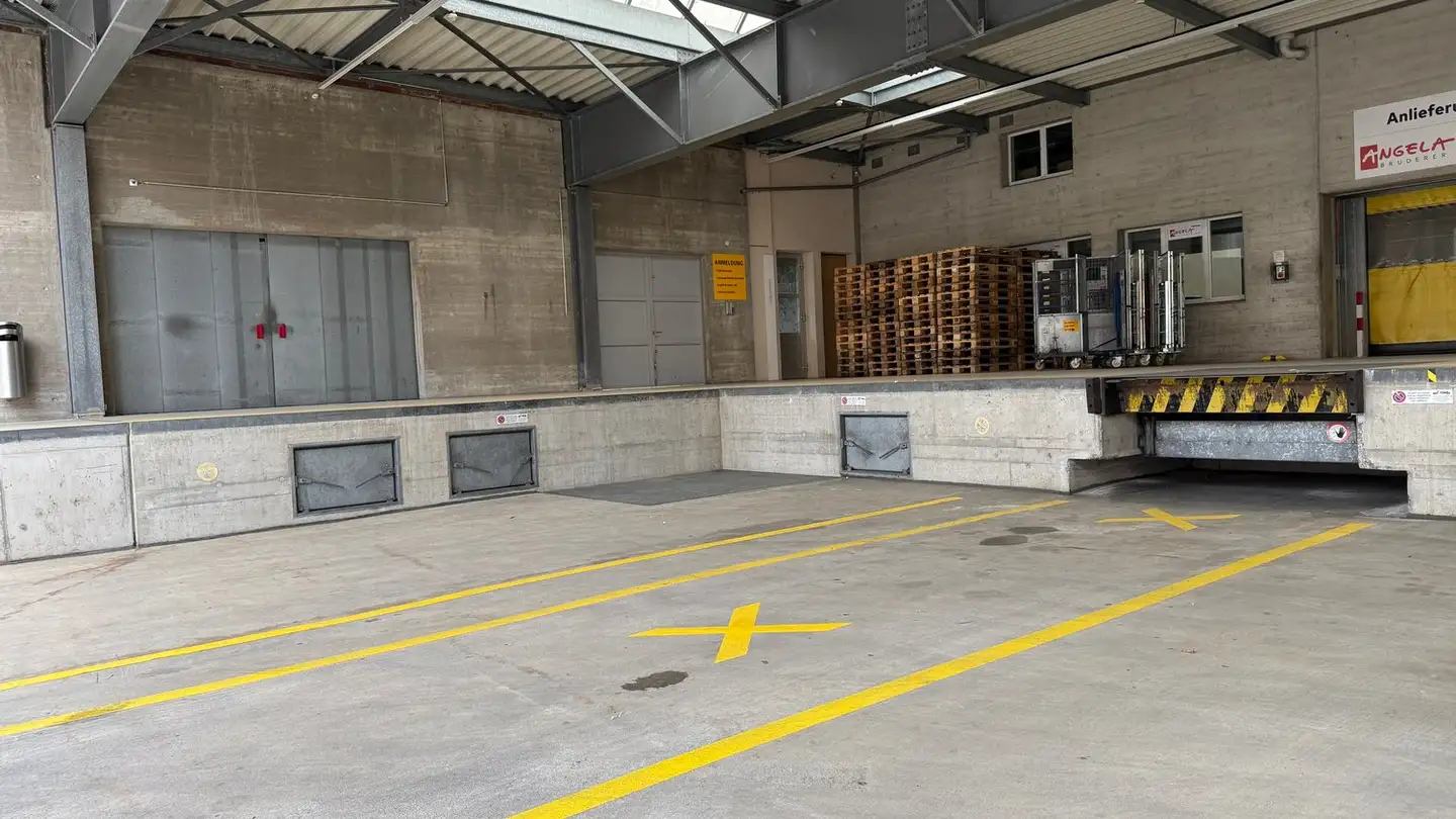 Commercial à louer - Pflanzschulstrasse 17, 8400 Winterthur