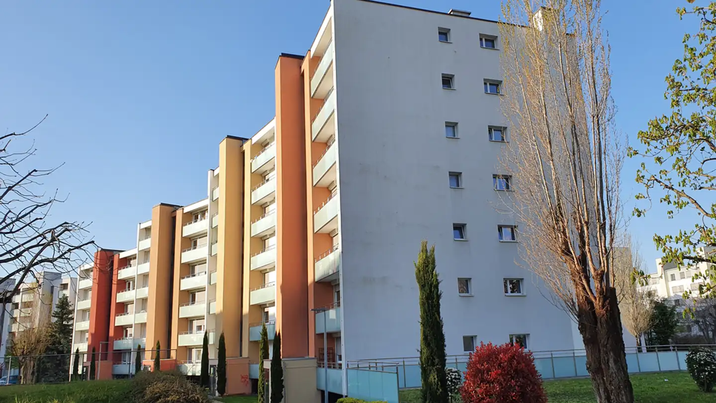 Place de parking extérieure pour moto à louer - Avenue De Préfaully 66, 1020 Renens VD