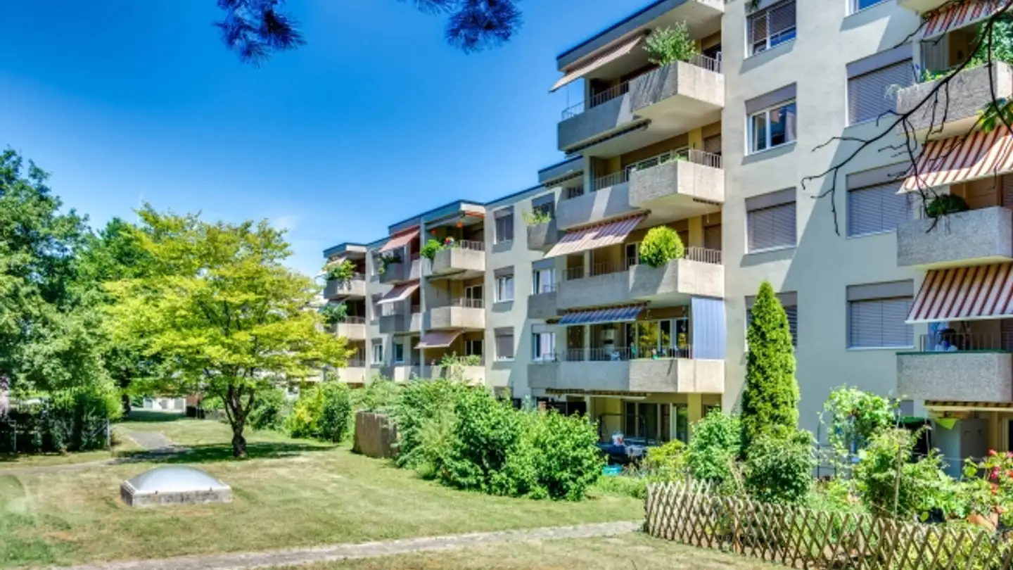 Tiefgaragenstellplatz mieten - Therwilerstrasse, 4107 Ettingen