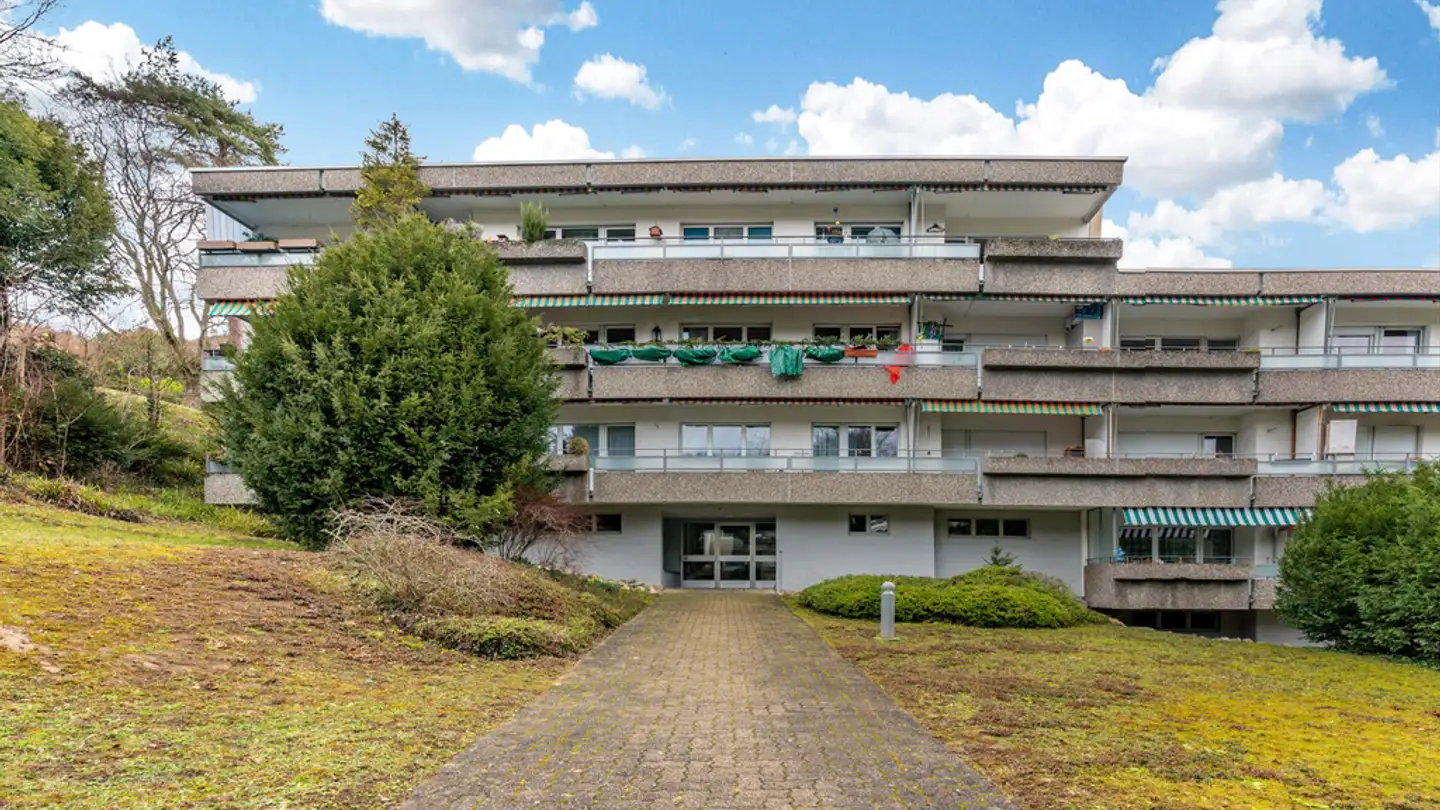 Place de parking souterraine à louer - Felsenacker 2, 4203 Grellingen