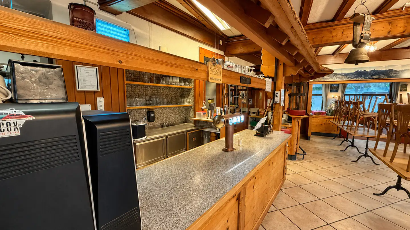 Hotel for sale - Route De La Gare 8, 1660 Château-d'Oex - Photo 2