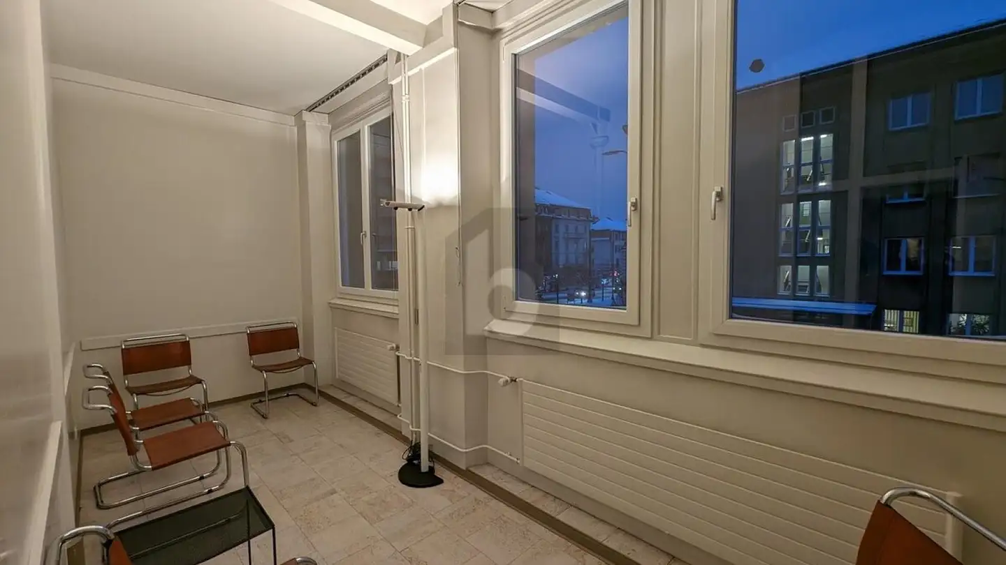 Bureau à louer - 2300 La Chaux-de-Fonds - Photo 2