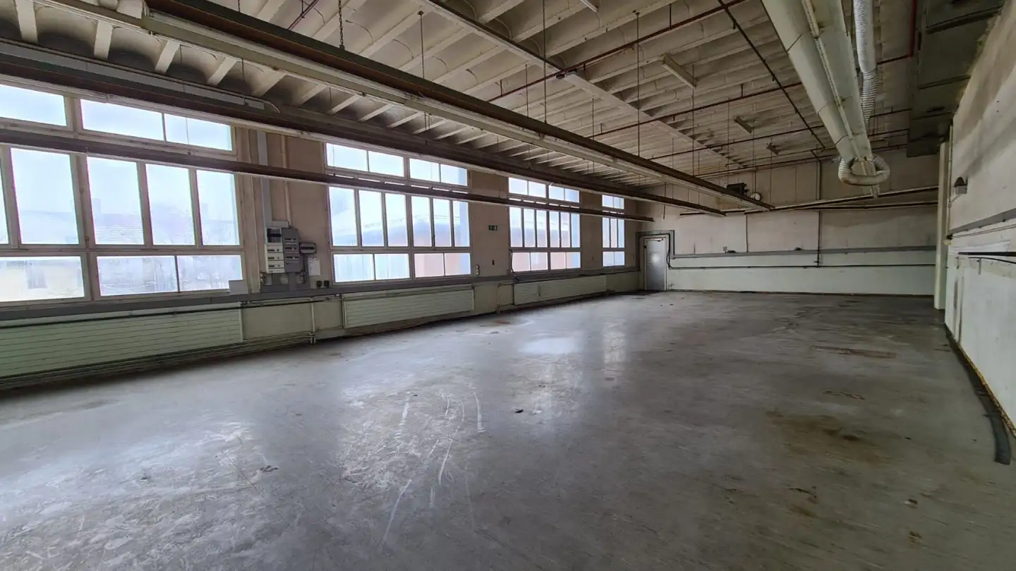 Factory for rent - Rue Du Crêt, 2300 La Chaux-de-Fonds