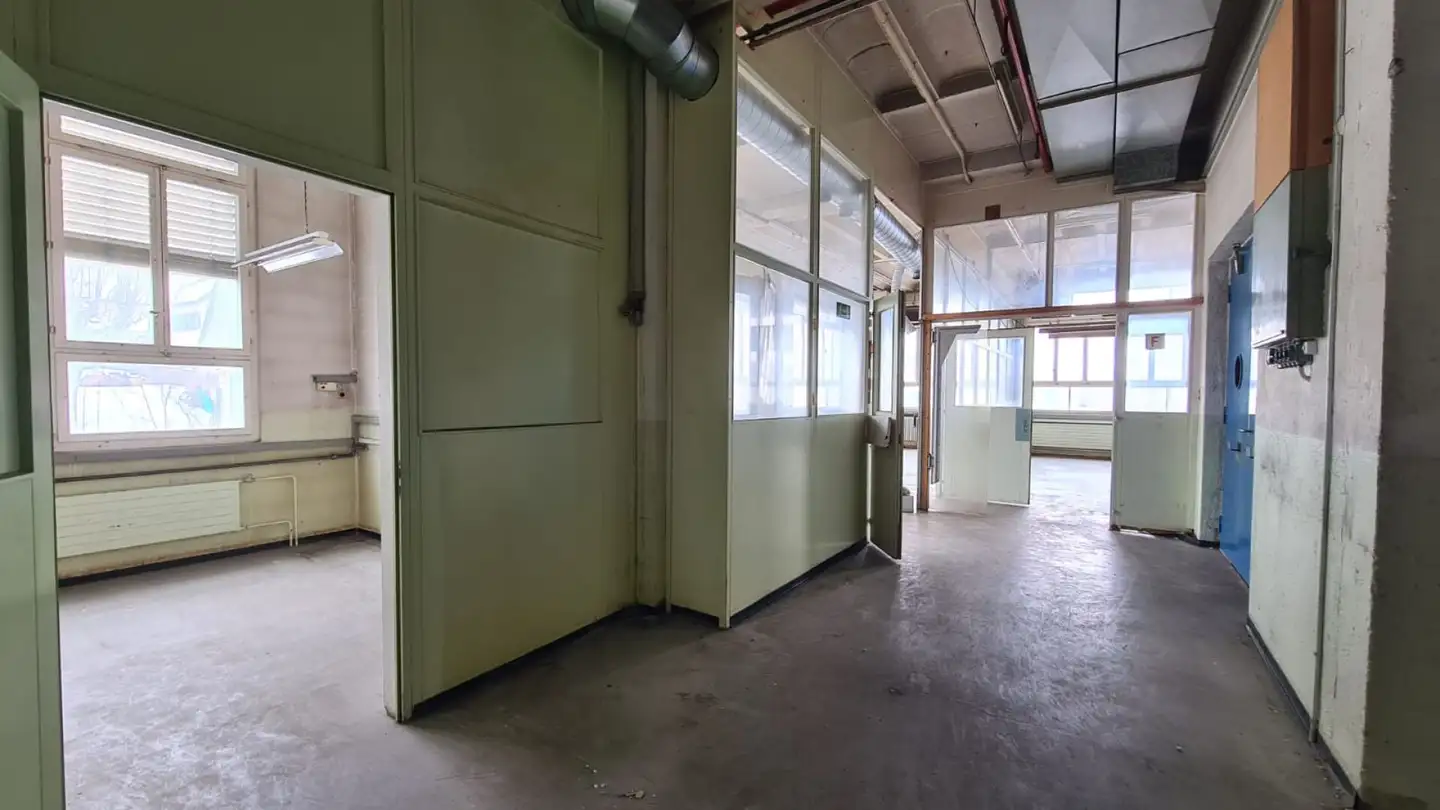 Factory for rent - Rue Du Crêt, 2300 La Chaux-de-Fonds - Photo 3