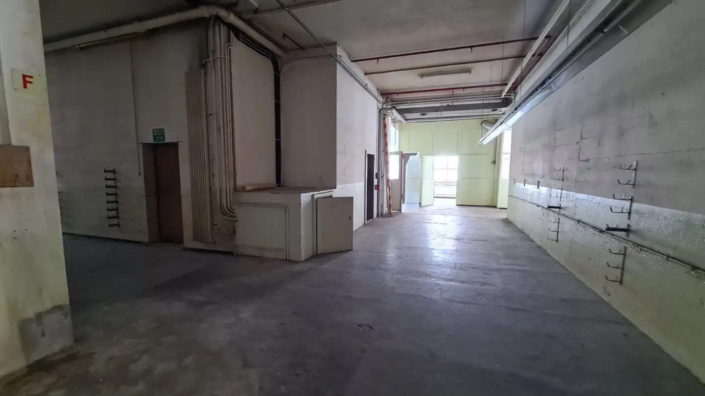 Factory for rent - Rue Du Crêt, 2300 La Chaux-de-Fonds - Photo 4