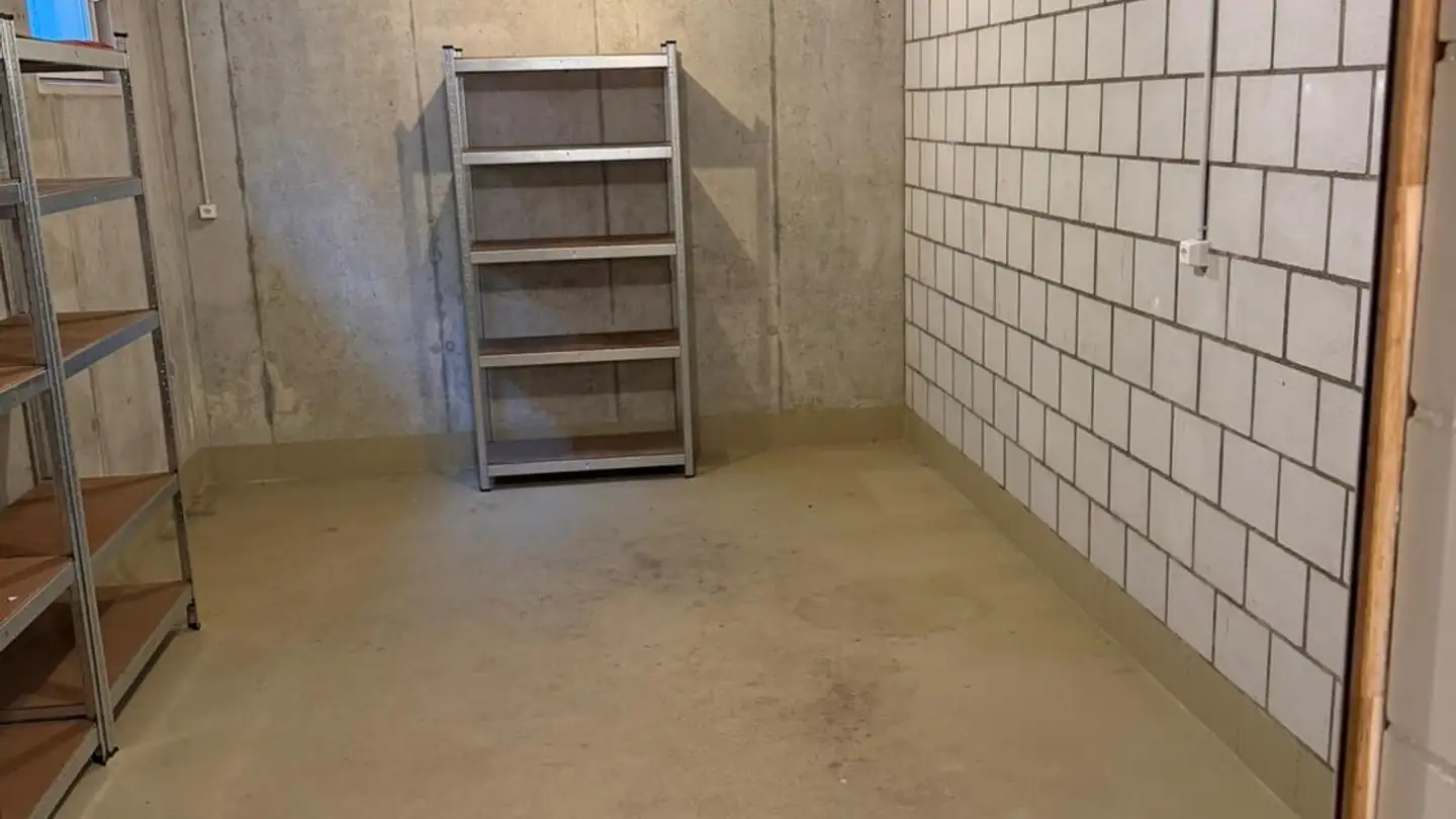 Commercial à louer - Viehweidstrasse 90, 3123 Belp