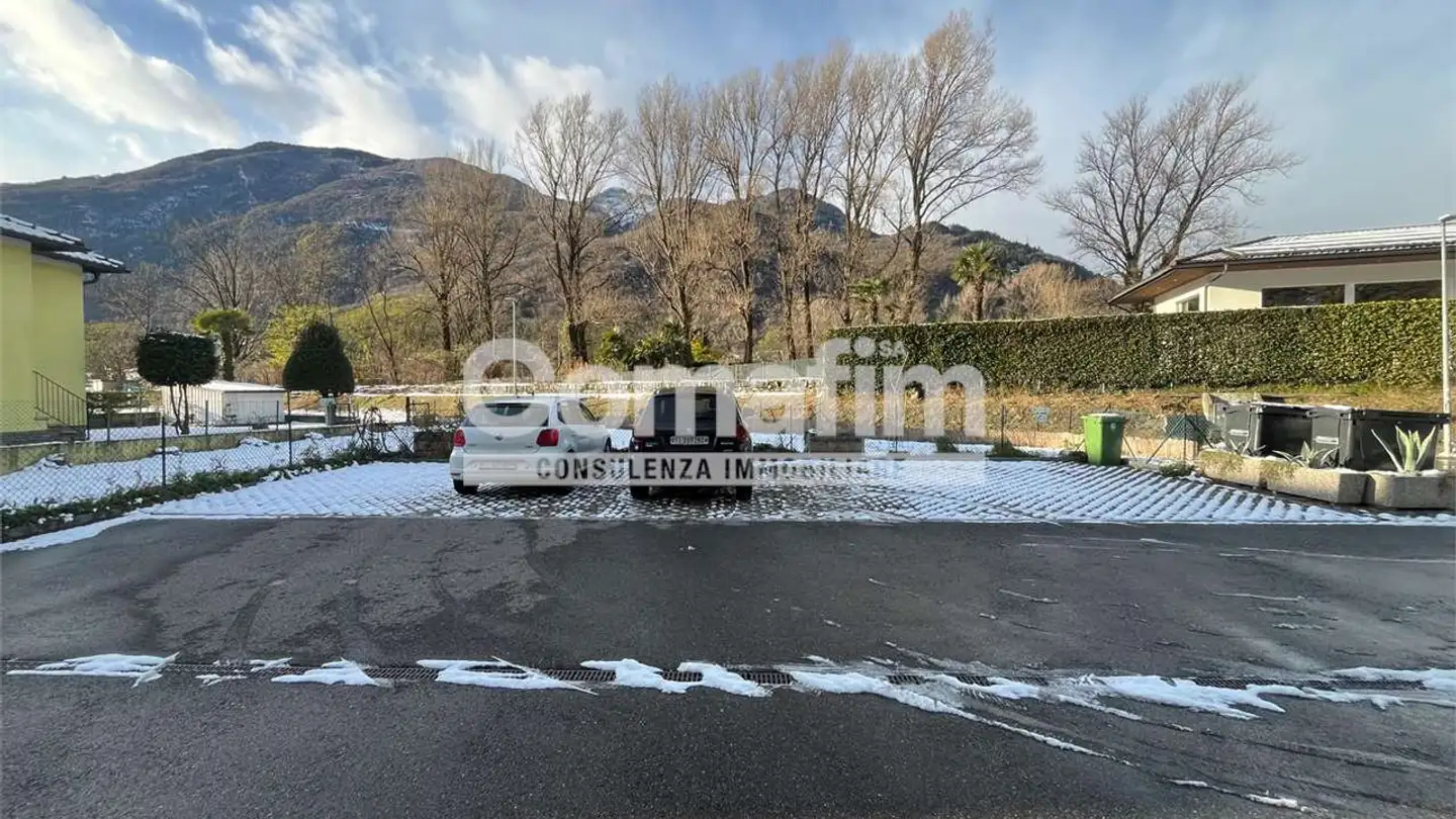 Place de parking extérieure à louer - Via Ripari Tondi 10, 6500 Bellinzona