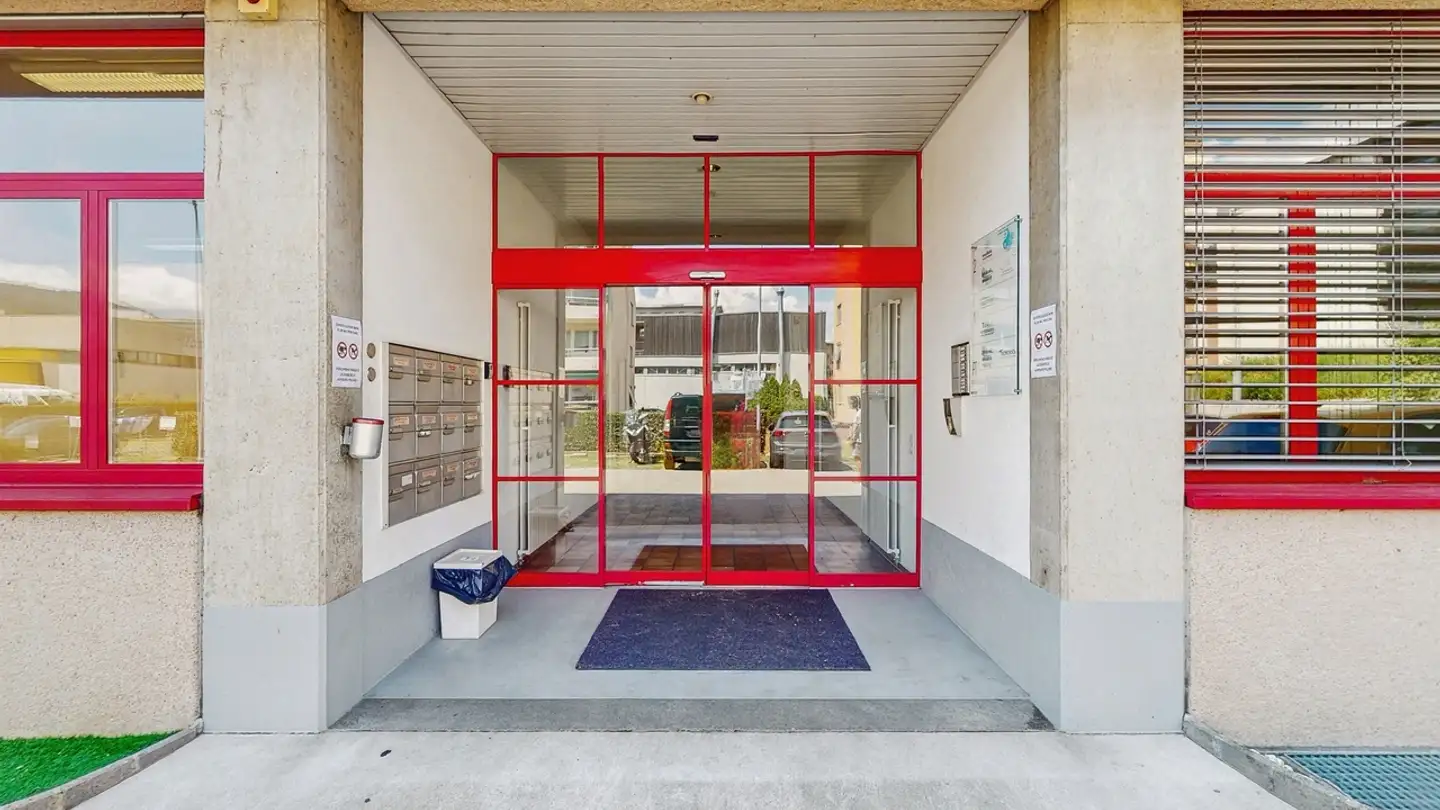 Commercial à louer - Via Cantonale 27, 6928 Manno