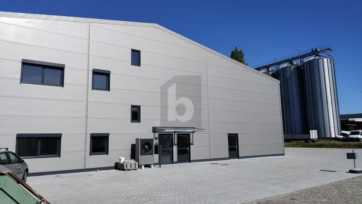 Office space for rent - 8215 Hallau - Photo 2