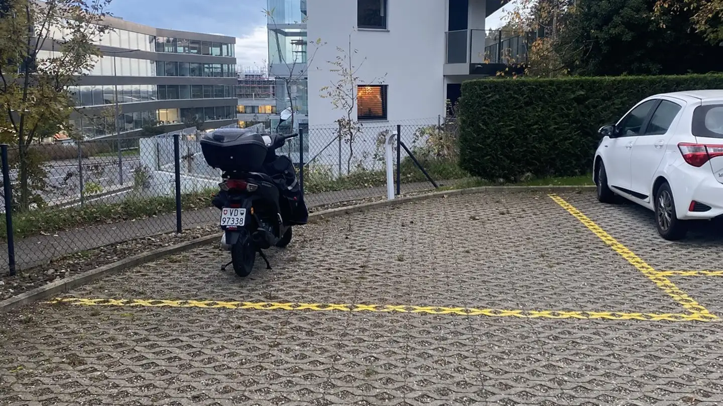 Place de parking extérieure à louer - Chemin Des Croisettes 18, 1066 Epalinges
