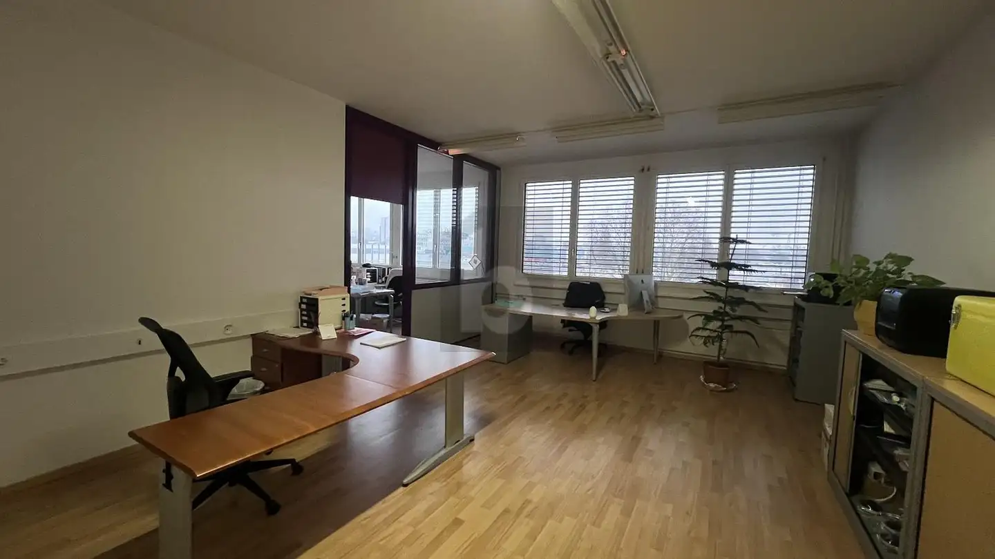 Office space for rent - 1227 Les Acacias