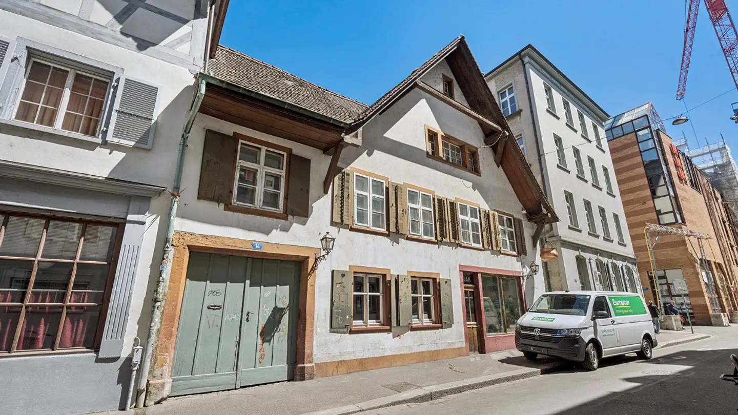 Stepped house for sale - 4058 Basel
