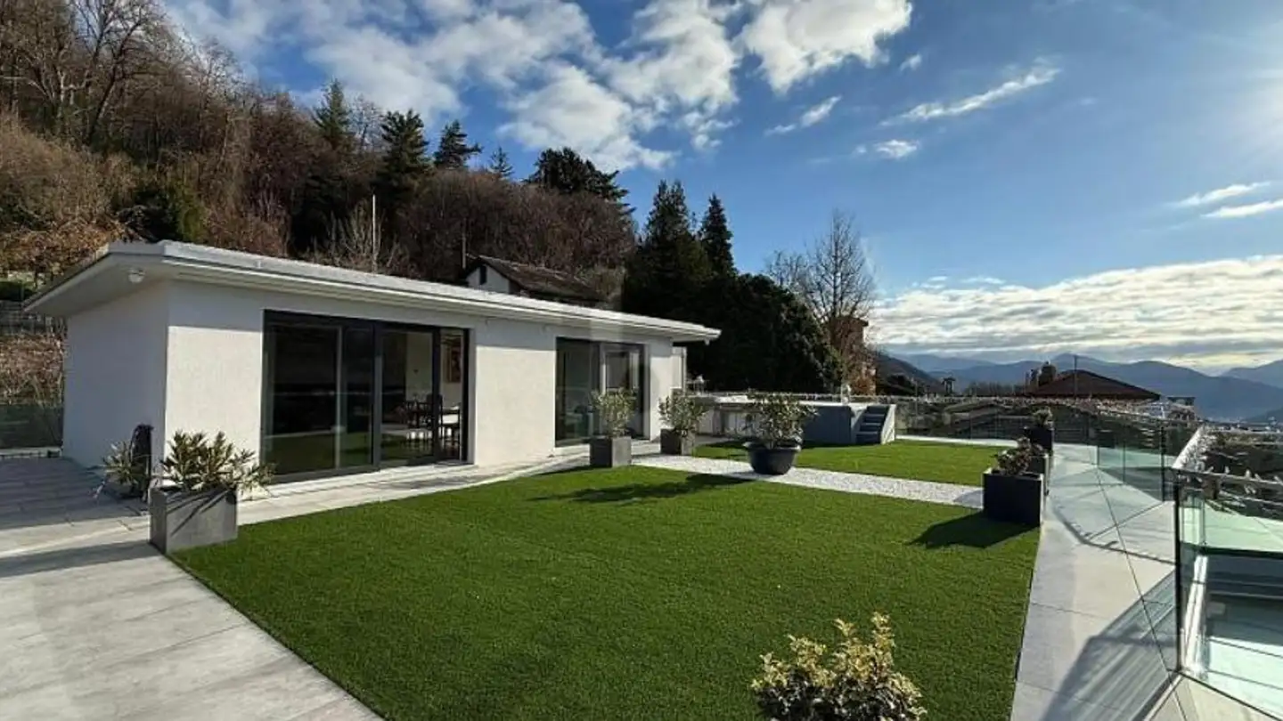 Villa for sale - 6986 Curio