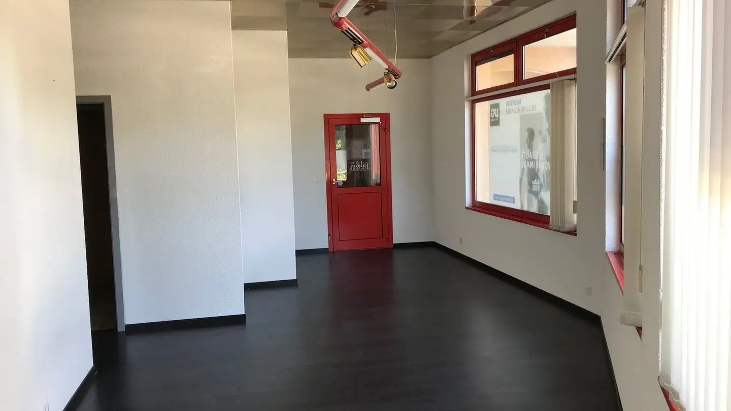 Shop for rent - Rue de l'Aiselet 8, 1262 Eysins - Photo 2