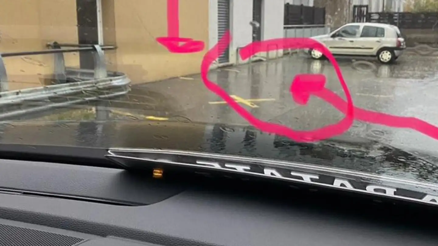 Place de parking extérieure à louer - Rue Fritz-Courvoisier 58, 2300 La Chaux-de-Fonds